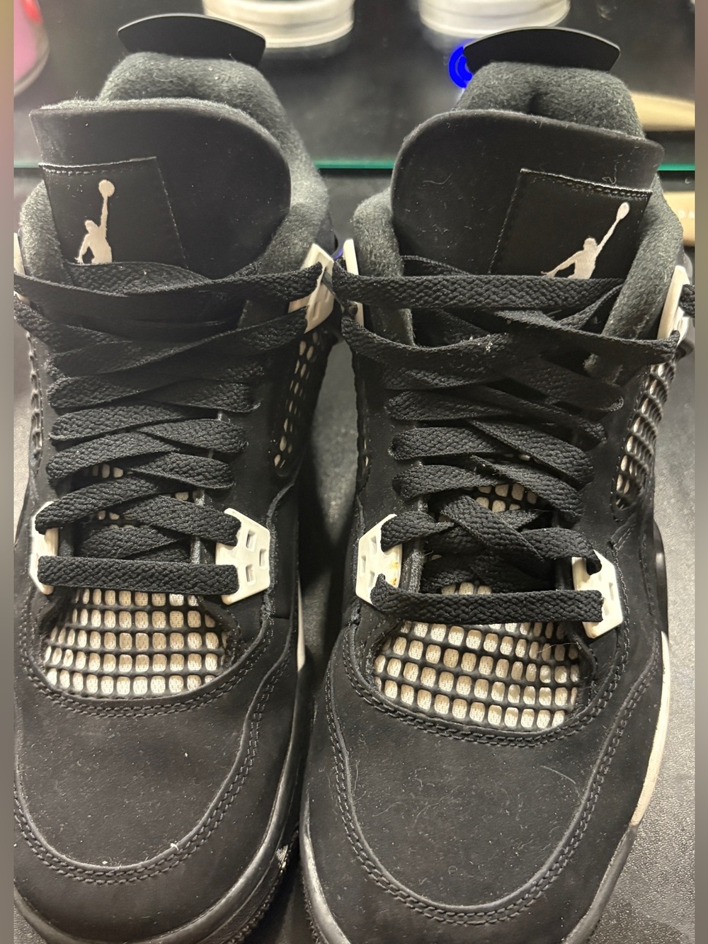 Air Jordan 4 Retro white and black thunders boys Sneakers -boys 7y